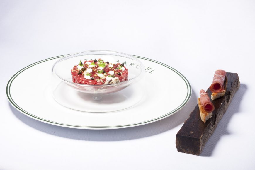 Tartare de boeuf et huitres - Restaurant The Marcel © Théo Combes